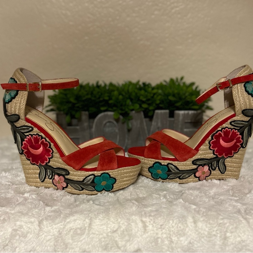 Beautiful Jessica Simpson wedges.